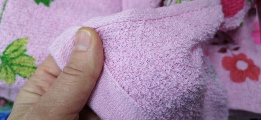 Махрові рушники стали жорсткими, як наждачка? Не біда! Замочую їх у розчині з 2 ложками солі перед пранням