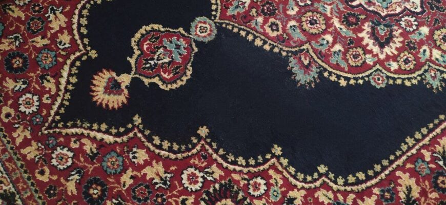 Посипала килим 1 продуктом перед прибиранням – і він пахне свіжістю тижнями. Жодного порошку не треба