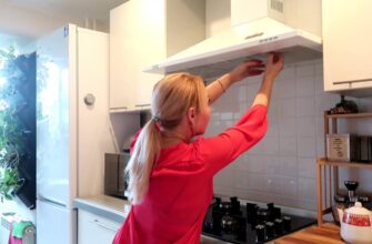 Мені підказала сусідка, яка працює в клінінгу: 5 хвилин, кілька пшиків – й витяжка чистіша, ніж до покупки