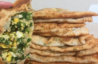 Найм’якше і найшвидше тісто для домашніх чебуреків з яйцем та зеленою цибулею – скоринка дуже хрустка