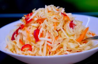 Квашу капусту в розсолі з цукром – за 3 дні ласую смачним делікатесом: це найкращий рецепт квашеної капусти