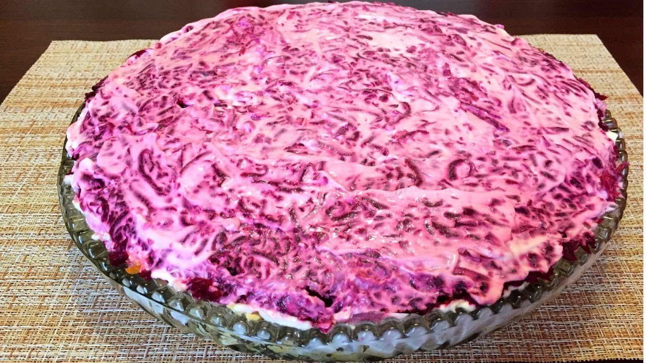 Кухарі розповіли, як заздалегідь приготувати Оселедець під шубою на Новий рік