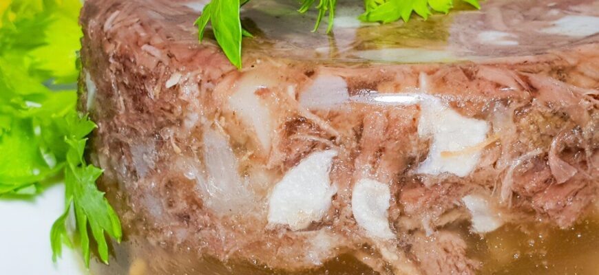 3 господинь запитали, на чому краще варити холодець: всі дали однакову відповідь – 1 інгредієнт