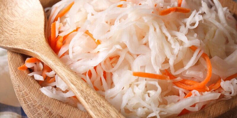 “Ці 4 секретні способи зроблять квашену капусту по-справжньому хрумкою”: унікальний лайфках, як гарно квасити капусту