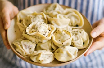 🥟 Один неправильний рух — і пельмені без смаку та форми: головні помилки, через які страва псується ще під час приготування