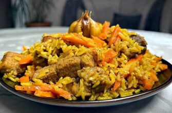 Не смажу м’ясо на плов “до посиніння”: роблю 1 хитрість – і рис виходить розсипчастий і тане в роті