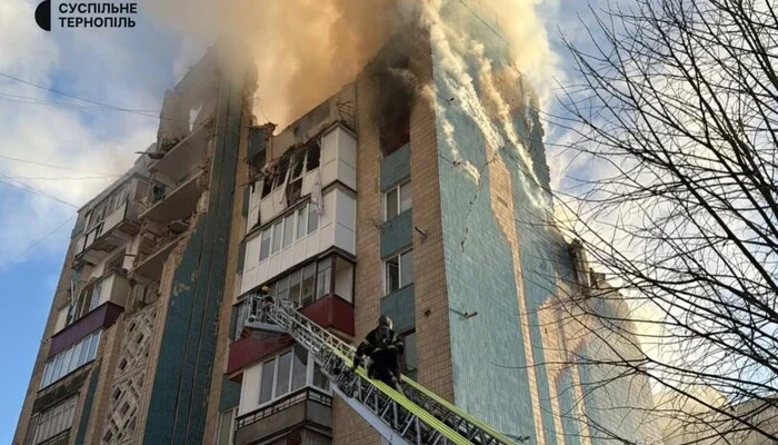 У Тернополі триває рятувальна операція на місці пошкодженого будинку: є загиблі