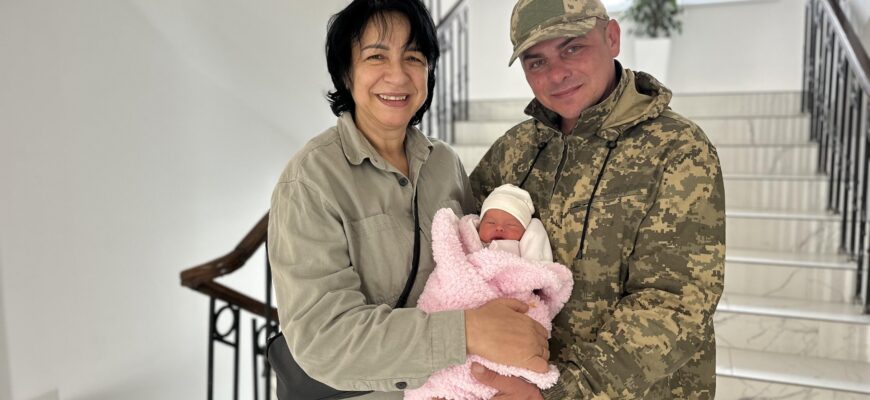 Мама в 52! Як військовослужбовиця, яка вже має внучку, наважилася знову народити дитину
