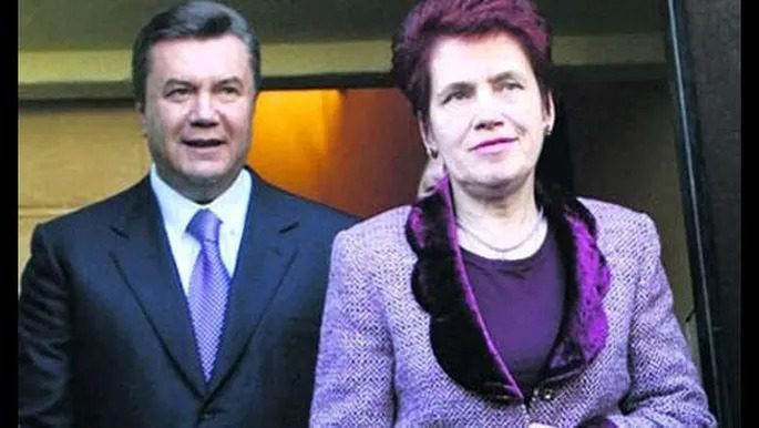 Встиг відмотати термін: який вигляд мали Янукович і наречена на весіллі