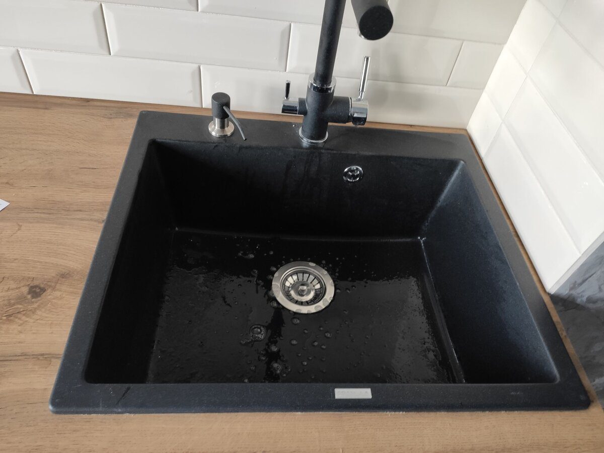 Господині розповіли, які дизайнерські рішення на кухні стануть невдалими Господині розповіли, які дизайнерські рішення на кухні стануть невдалими