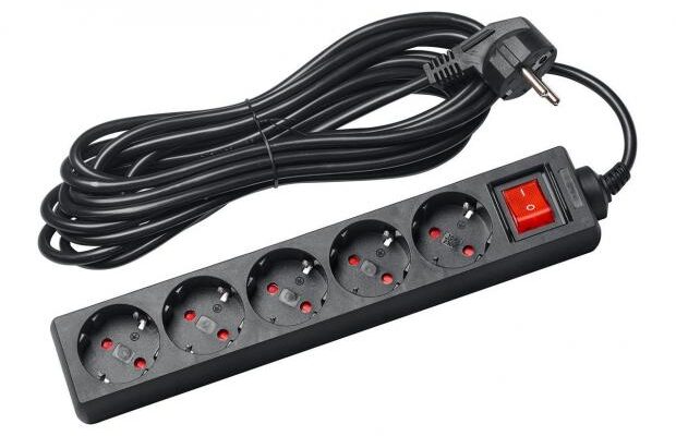 А ви це знали? Які кухонні прилади не можна підключати до подовжувача – є загроза пожежі