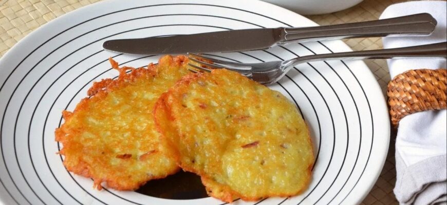 Як зробити деруни повітряними: несподіваний рецепт із дріжджами, що перетворює картоплю на оладки