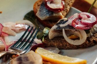 20 секунд — і оселедець готовий: неймовірний японський спосіб для чищення риби