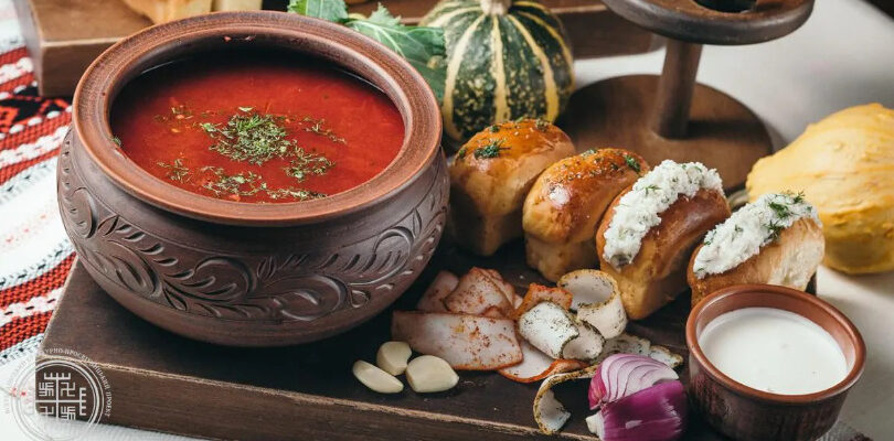 Українці в шокові: кому заборонили їсти борщ. Навіть без сала і сметани 