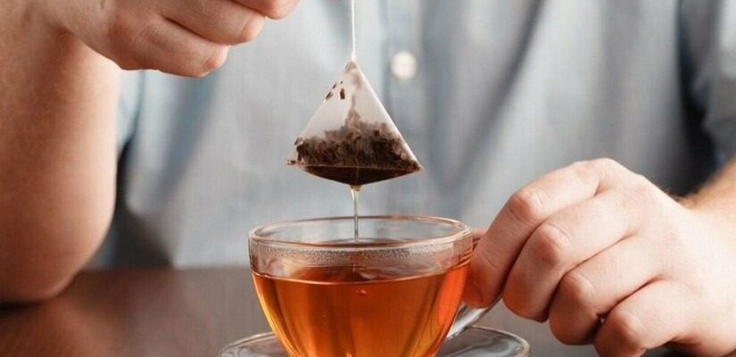 Чому не можна віджимати пакетик чаю: про це багато хто не знає
