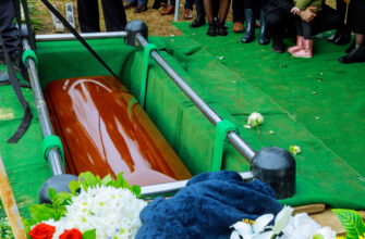 Чому усіх ховають на глибині 2 метрів