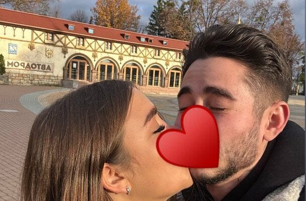 “Дійсно щасливий”: Роман Сасанчин після розлучення закрутив новий роман і показав солодкі поцілунки з коханою
