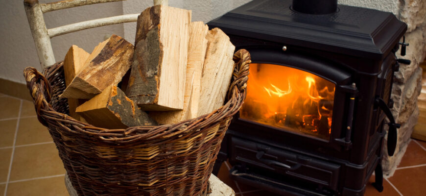 Дрова на запас: скільки років деревина залишається придатною для опалення?