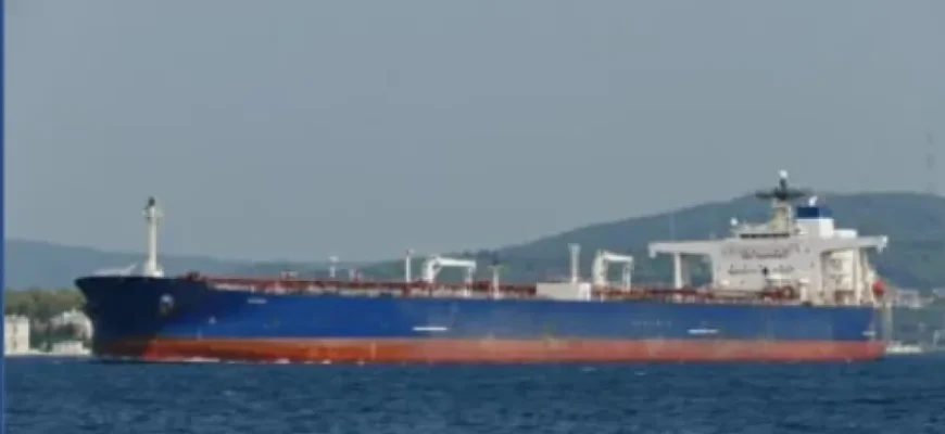 Два російські «тіньові» танкери підірвалися в Чорному морі. ФОТО, ВІДЕО