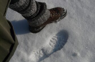 Не сода і не лавровий лист: кладу на ніч 1 “штучку” у взуття — і на ранок від неприємного запаху ані сліду