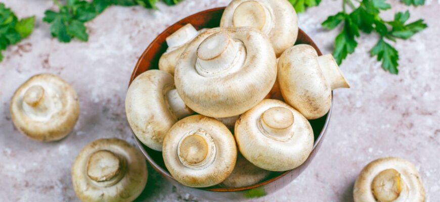 Чи потрібно промивати гриби перед приготуванням: 1 зрозуміле роз’яснення експертів