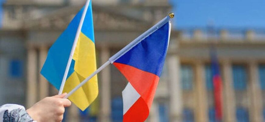 У Чехії зняли прапор України з парламенту: розлючені депутати вивісили три замість одного