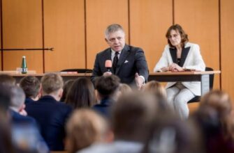 “Їдьте в Україну, якщо такі герої”. Фіцо посварився зі студентами, які підтримують нашу країну (відео)