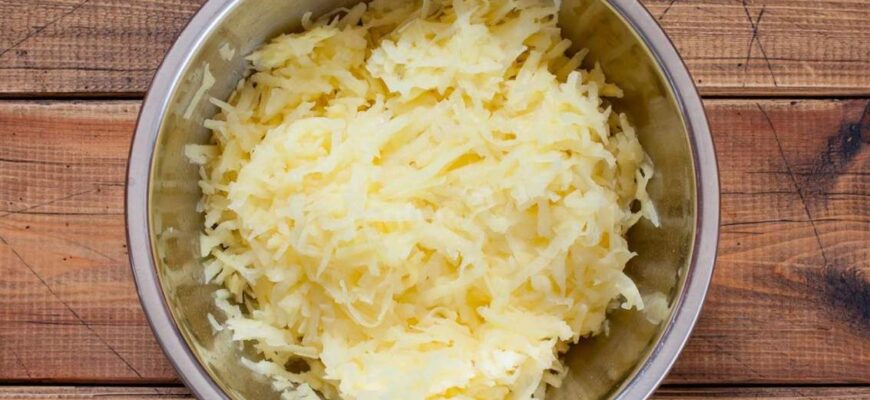 Ніколи не робіть це, якщо хочете приготувати ідеальні деруни: як правильно терти картоплю https://zaxid.net/news/