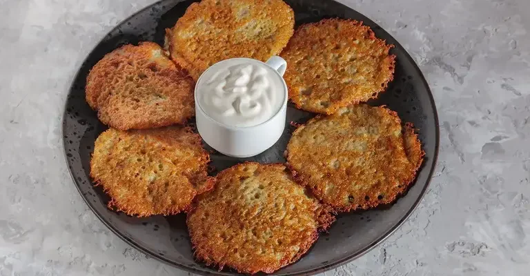 Будуть золотисті та без зайвого жиру: що потрібно обовʼязково додавати в деруни