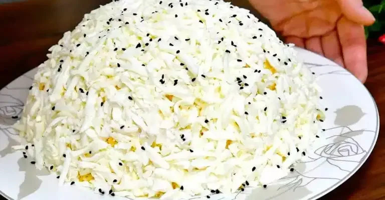 Кожен шар як на картинці: готуємо шалено популярний салат “Перший сніг”