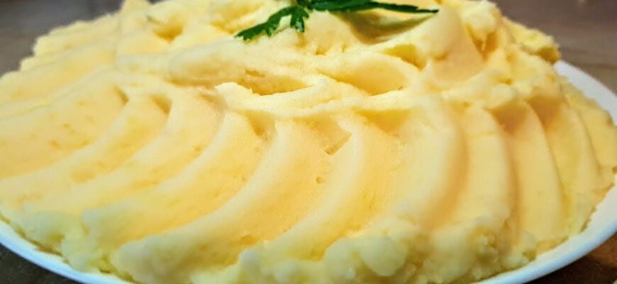 Картопляне пюре готую без грудочок: кидаю 1 ложку у кипляче молоко — і смак стає як у бабусі