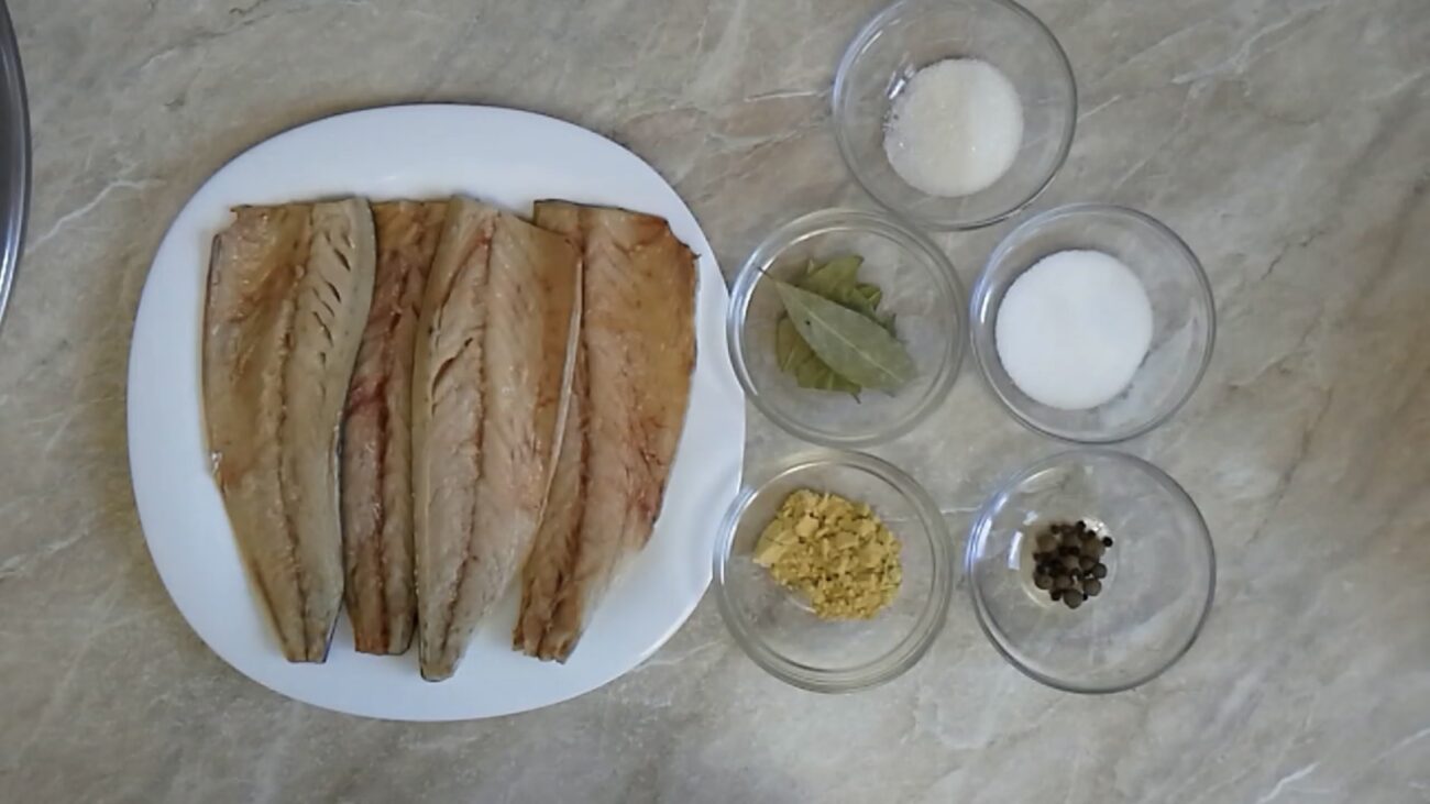 Господині розповіли, як приготувати смачний балик зі скумбрії за 2 доби 