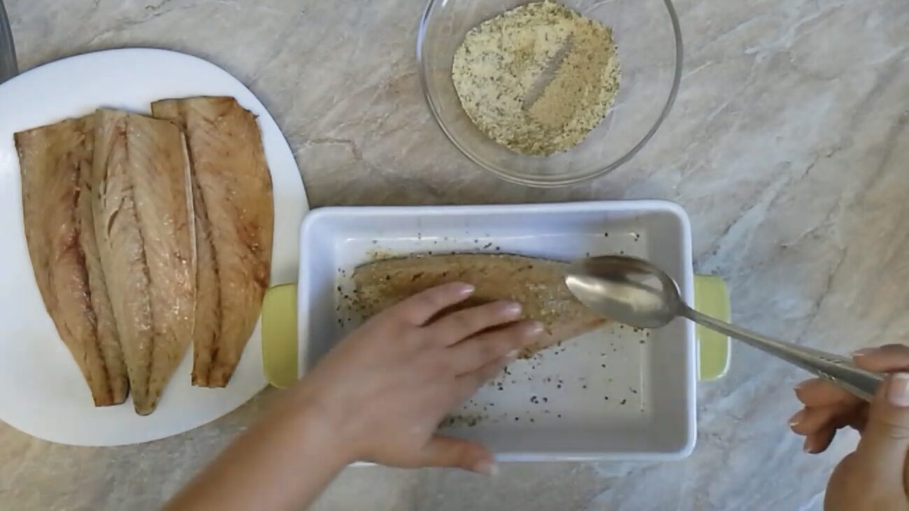 Господині розповіли, як приготувати смачний балик зі скумбрії за 2 доби 