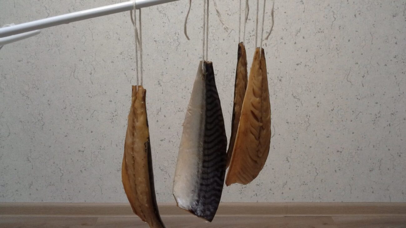 Господині розповіли, як приготувати смачний балик зі скумбрії за 2 доби 