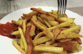 Солю картоплю на сковороді за новою схемою з 3 етапів – і вона завжди хрумка, і не вбирає в себе весь жир