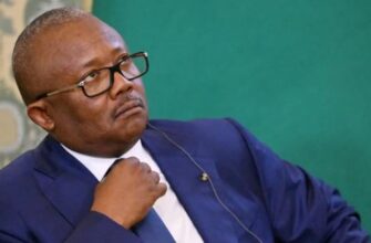 Їздив і в Київ, і в Москву: Військові скинули президента, який називав Путіна “братом”