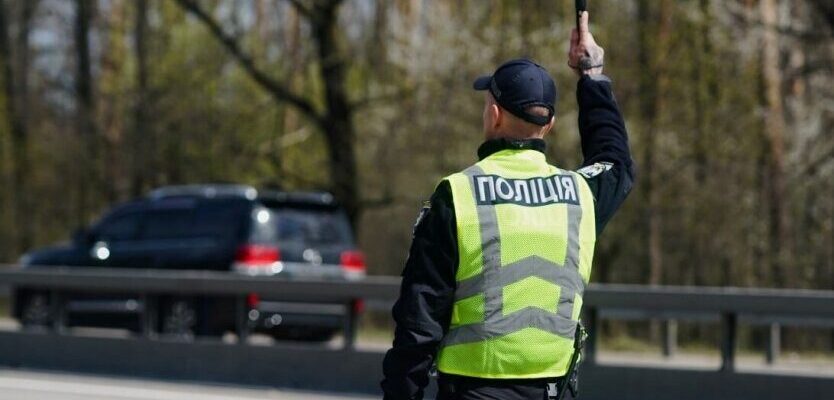 Водіїв штрафують за рух у лівій смузі на 4000 гривень