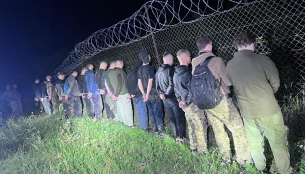 Найбільш охочі вже повтікали? В Україні поменшало чоловіків, які намагаються незаконно потрапити закордон. Однак побільшало підпільного “сервісу” на такі послуги