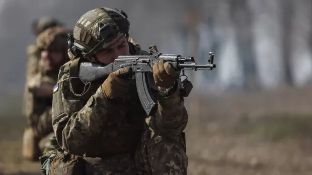 “Не можна собі дозволити”: Виснажена війною армія України готується до переходу на нову систему служби, – NYT