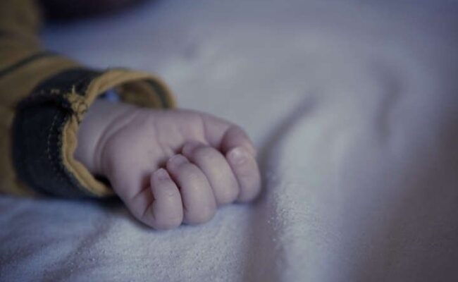 Немовля біля смітника знайшли у Житомирській області