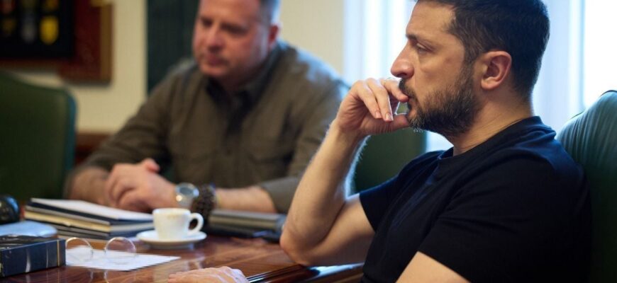 Обшуки у Єрмака: ухвалено кадрове рішення за главою ВП, Зеленський виступив із важливою заявою