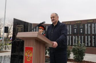 Один район — тисячі прізвищ: пам’ятник у Дагестані розкрив масштаб втрат РФ в Україні