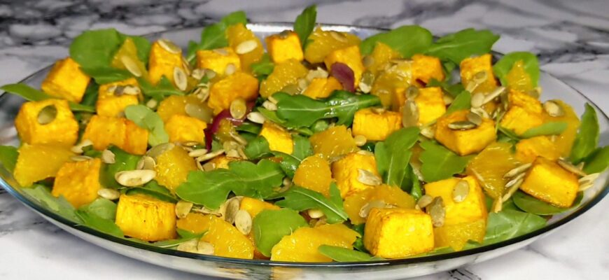 Осінній салат з гарбузом та апельсином: побачила в кафе по 500 грн за порцію, а сама зробила втричі дешевше