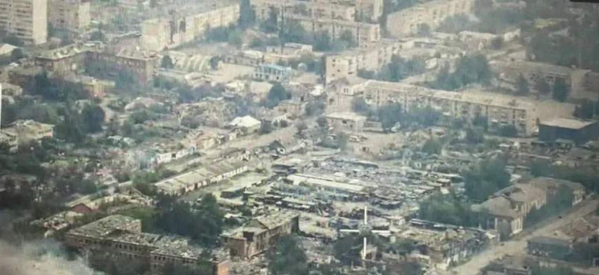 Окупанти спробували підняти прапор у Вовчанську — отримали авіаудар. ВІДЕО