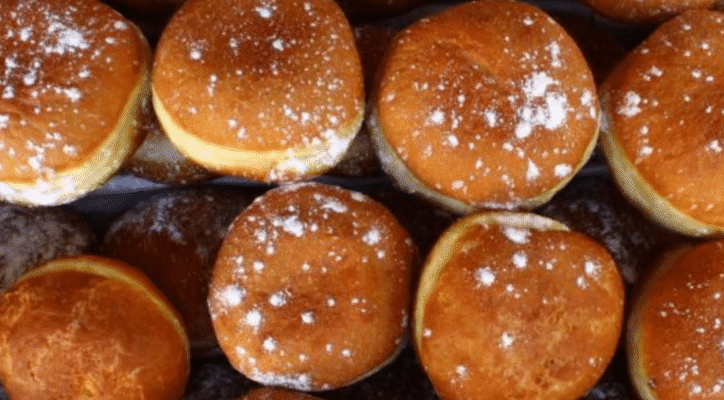 Пампушки «терті» від пані Стефи: пишні, ароматні, з білою «талією» з пудри