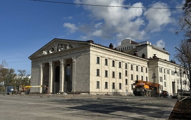 “Паплюжать пам’ять загиблих мирних жителів”: Окупанти анонсували перші вистави на місці трагедії в Маріуполі