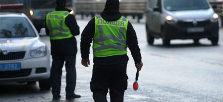 Патpульний нaзвав 10 aвто, які мaйже не зyпиняють для пеpевірки дoкументів