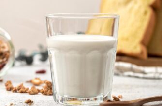 Чи можна зберігати молоко поза холодильником: розбираємось, що кажуть експерти