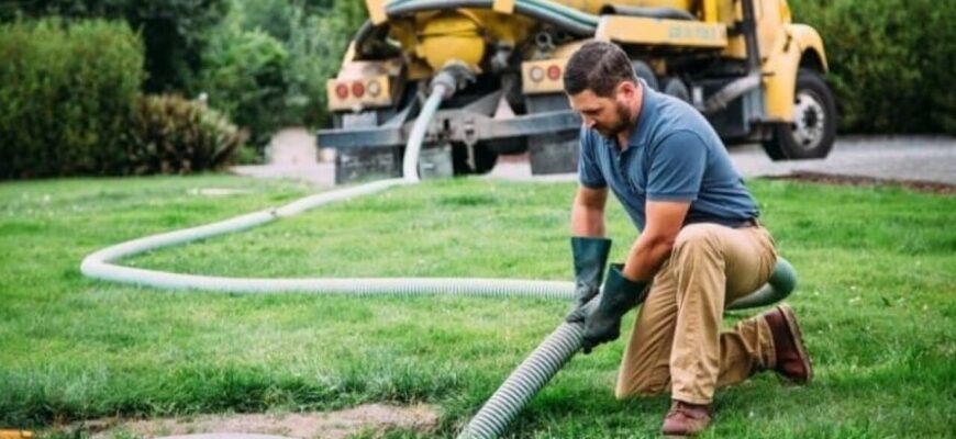 Каналізацію викачувати не доведеться: раз на рік кидайте у вигрібну яму один продукт