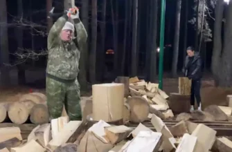 Пішов Лукашенко дрова колоти і насмішив білорусів. ВІДЕО